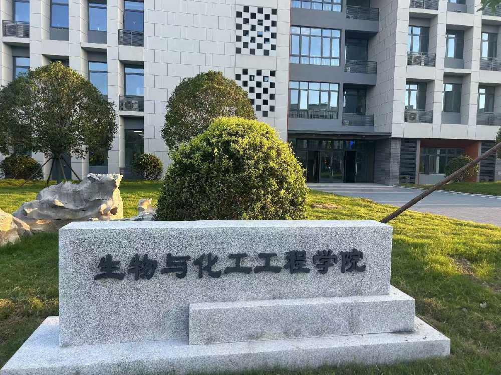 开阳县扬州职业大学体育场高杆灯项目